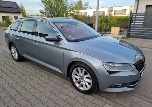 Skoda Superb cena 106899 przebieg: 72000, rok produkcji 2018 z Sosnowiec małe 742